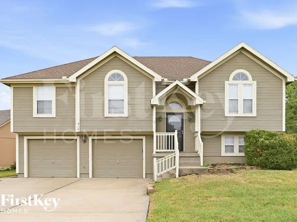 910 Applewood Ln, Belton, MO 64012
