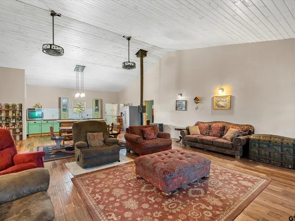 2443 Fm 315 S, Chandler, TX 75758