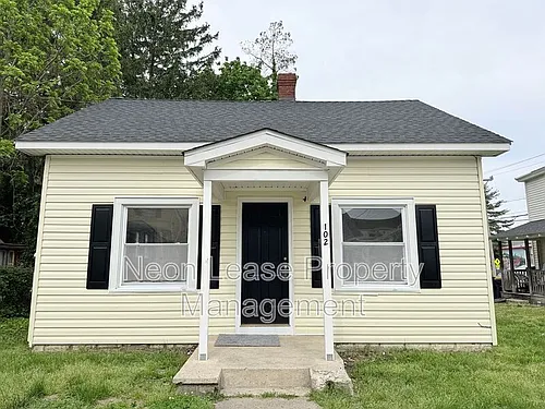 102 Montgomery St Photo 1