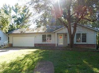 923 Summer Leaf Dr, Saint Peters, MO