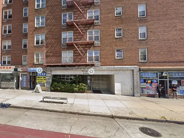 4295 Main St APT 3B, Flushing, NY 11355