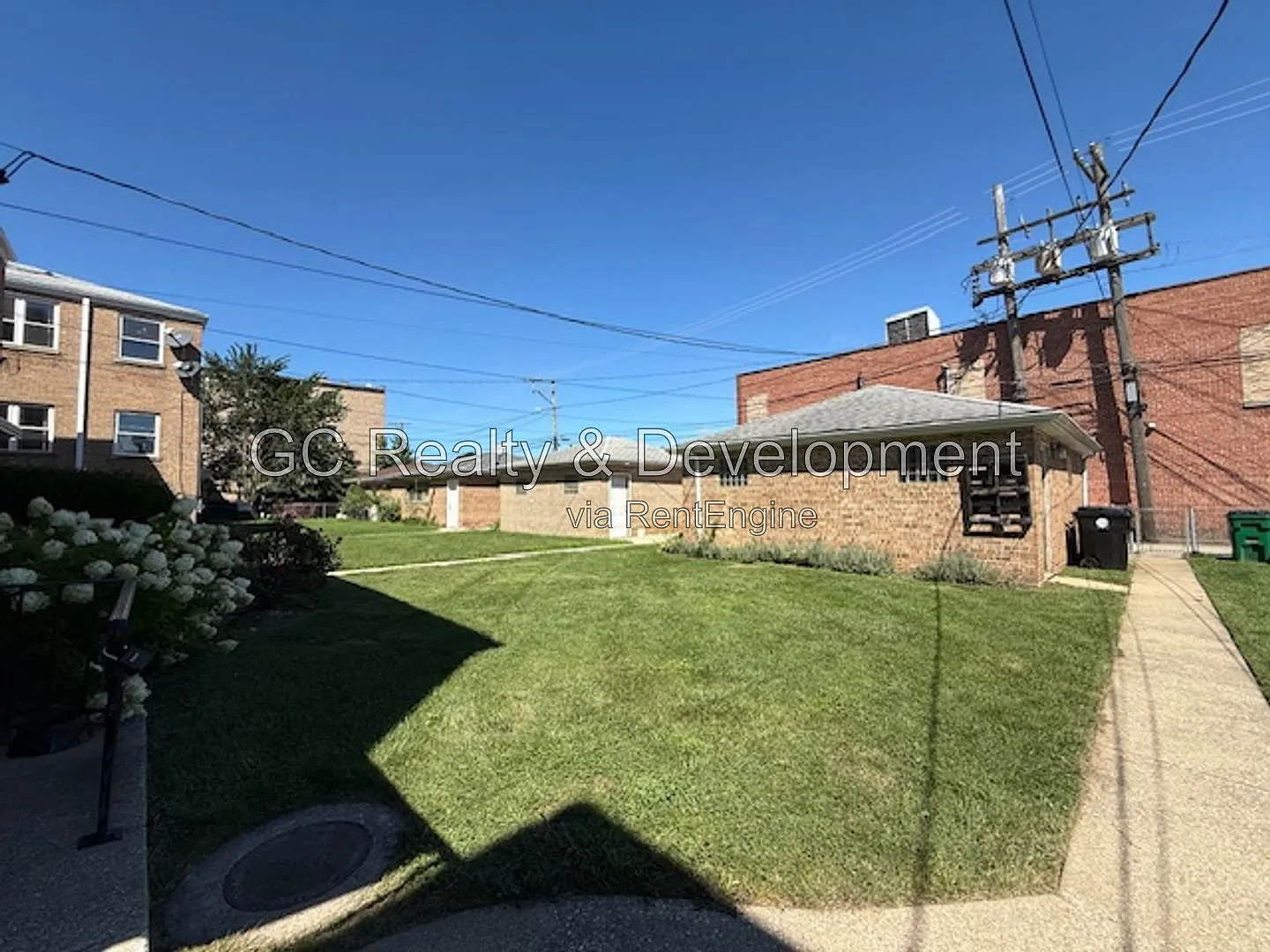3 bed, 1.0 bath, 1800 sqft, $1,900 — Photo 3