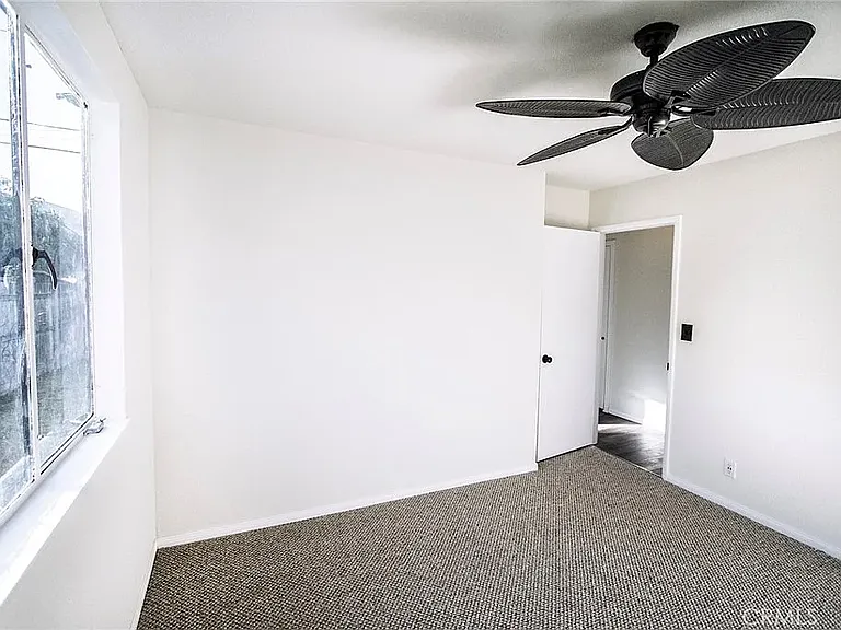 116 E Lewis St #B — Photo 15