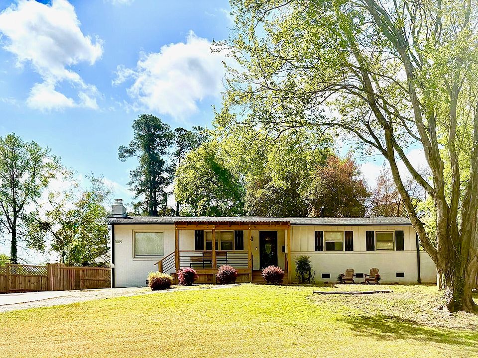 1st image of 1009 Helms Pl