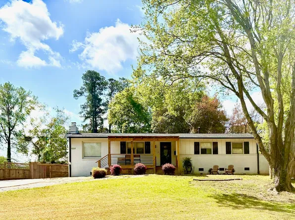 1009 Helms Pl, Raleigh, NC 27610