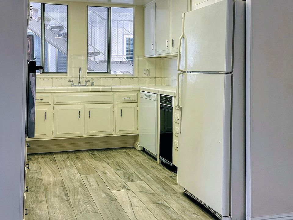 1st image of 25 Avenida Castilla #B
