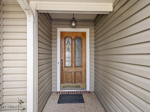 4th image of 33 Peppermill Dr