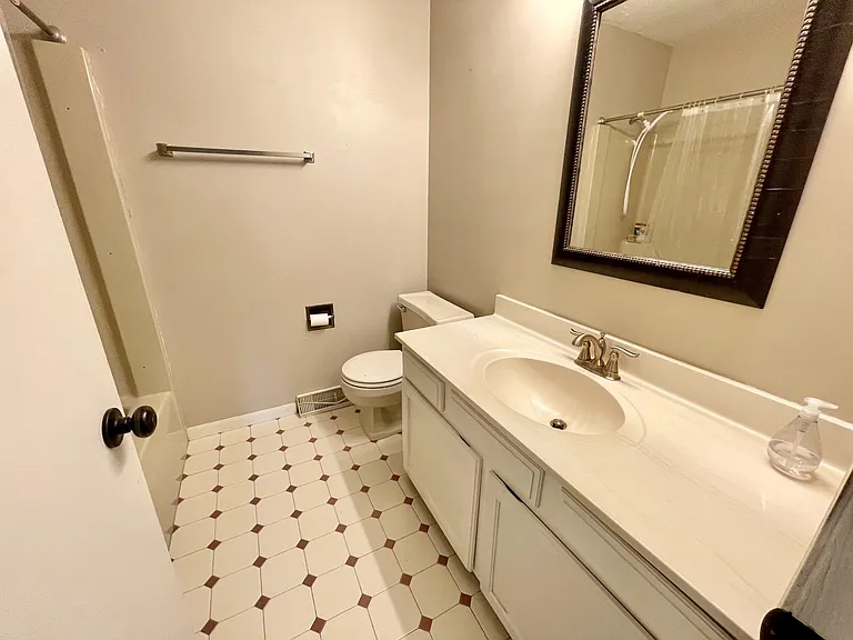 105 Colony Dr — Photo 8