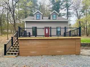 15 Redstone Hill Rd, Sterling, MA 01564