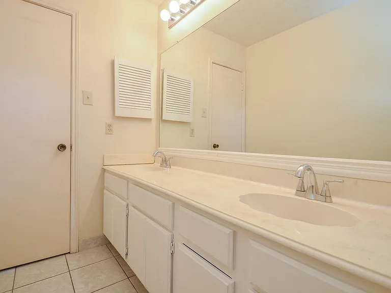 9414 Kingsvalley St — Photo 26