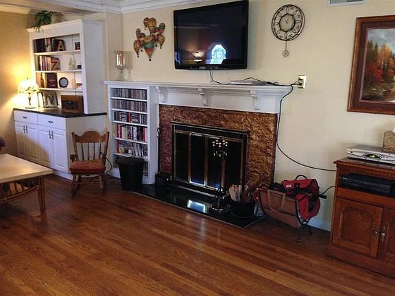 2nd image of 1610 Gage Dr