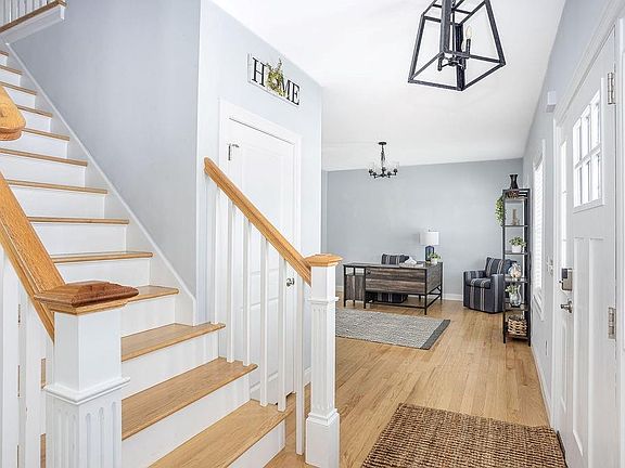 2nd image of 142 Ferreira Ave