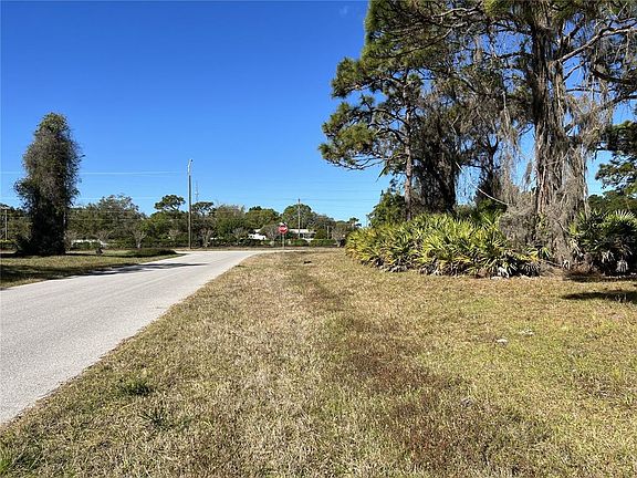 4th image of 102 Glades Dr