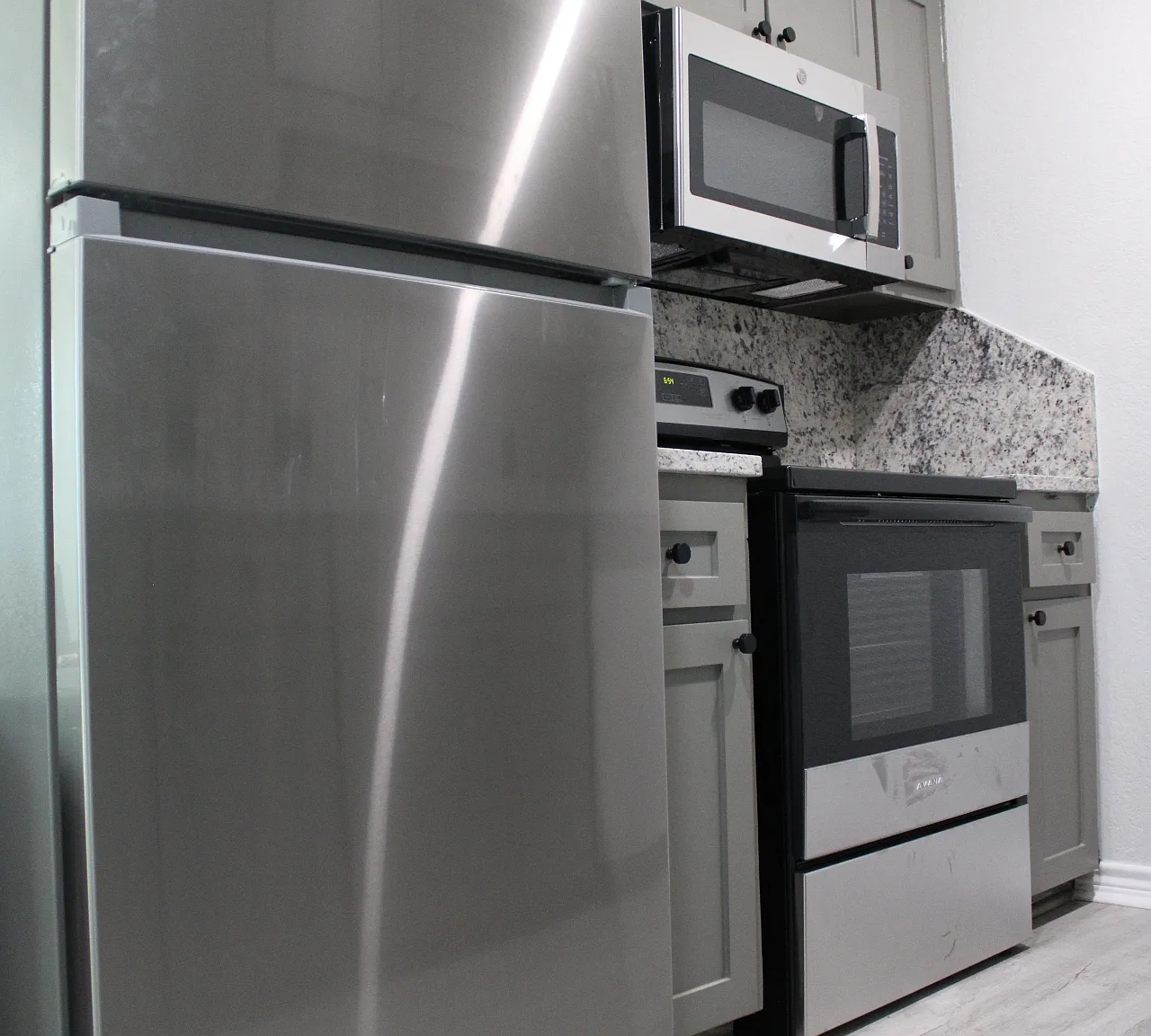 2 bed, $3,400 — Photo 2