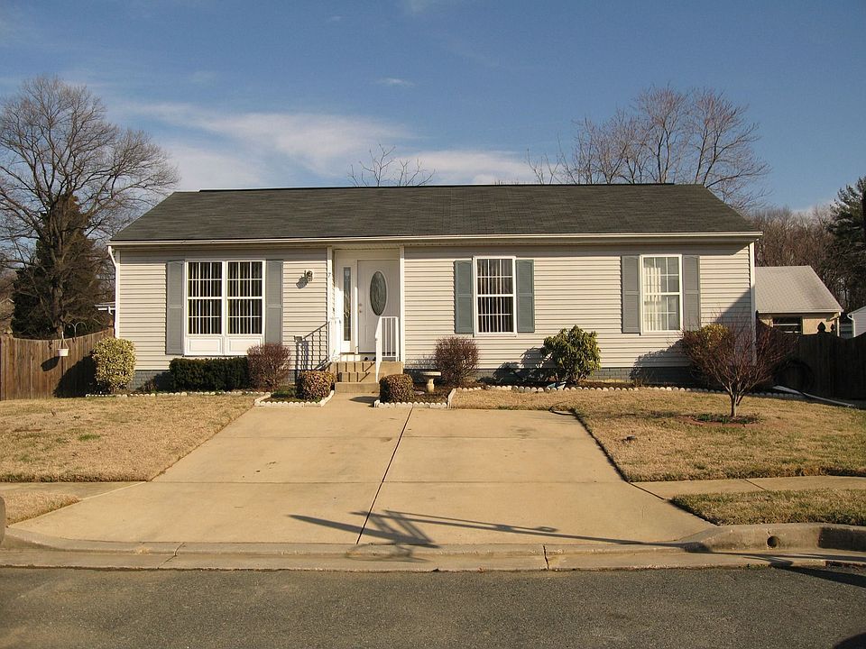 Front house at Cur-de-Sac