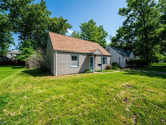 3rd image of 23861 Colbourne Rd