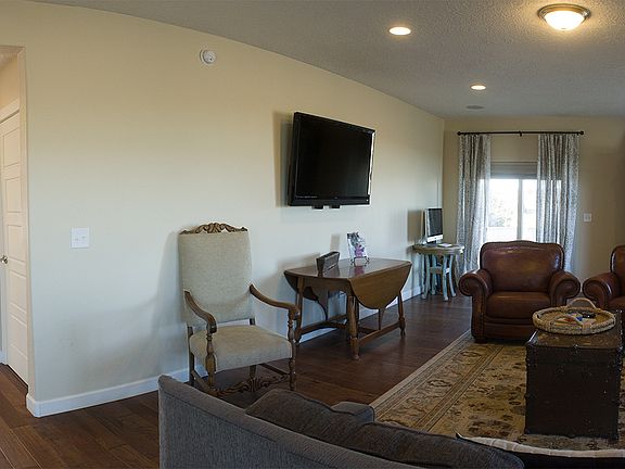 4th image of 1818 Monterey Dr
