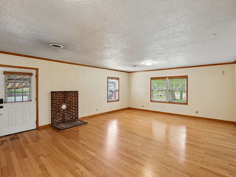 810 Velma Ln — Photo 14