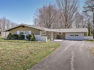 35590 Solon Rd, Solon, OH 44139