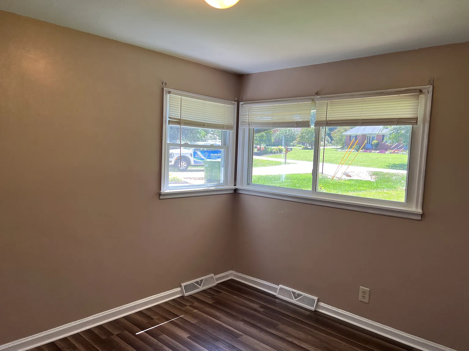 310 Eastwood Dr — Photo 4