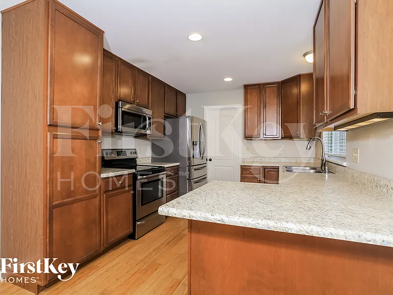 2724 Parkerridge Dr — Photo 6