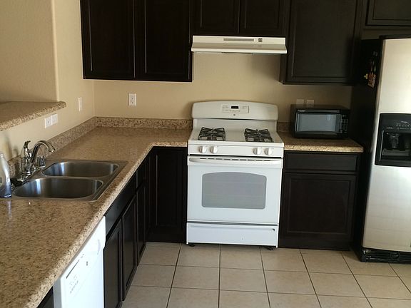 Kitchen Sink has Garbage Disposal and Dishwasher