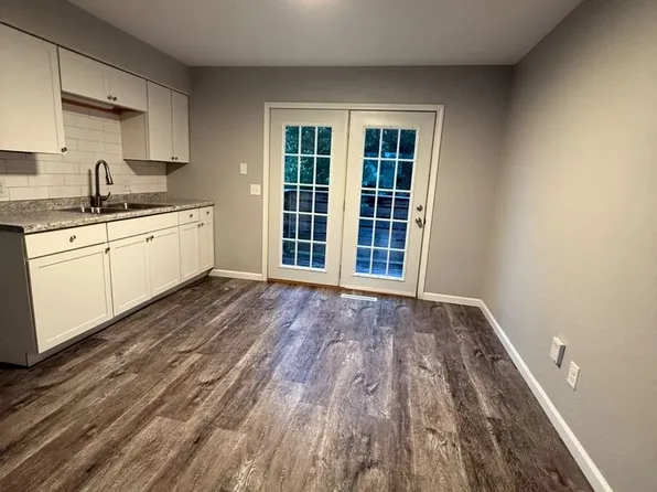 QC5332, 5332 N Division St #5334, Davenport, IA 52806