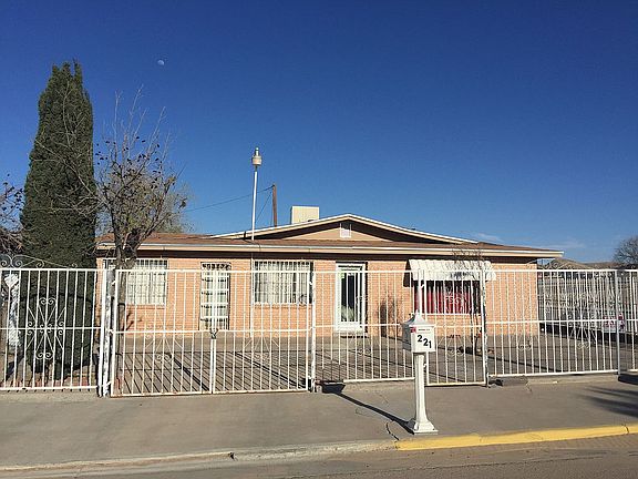 3rd image of 221 Mesa Verde Dr