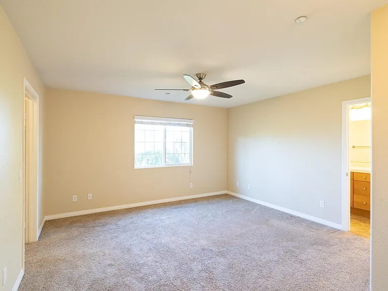 Floor 3: Master bedroom (14' X 12')