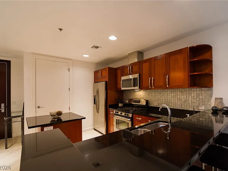 4525 Dean Martin Dr #1611 — Photo 7