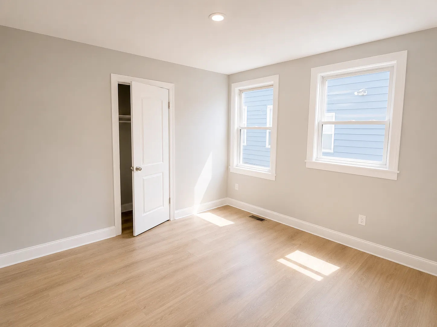 4 bed, 1.0 bath, 900 sqft, $2,400 — Photo 4