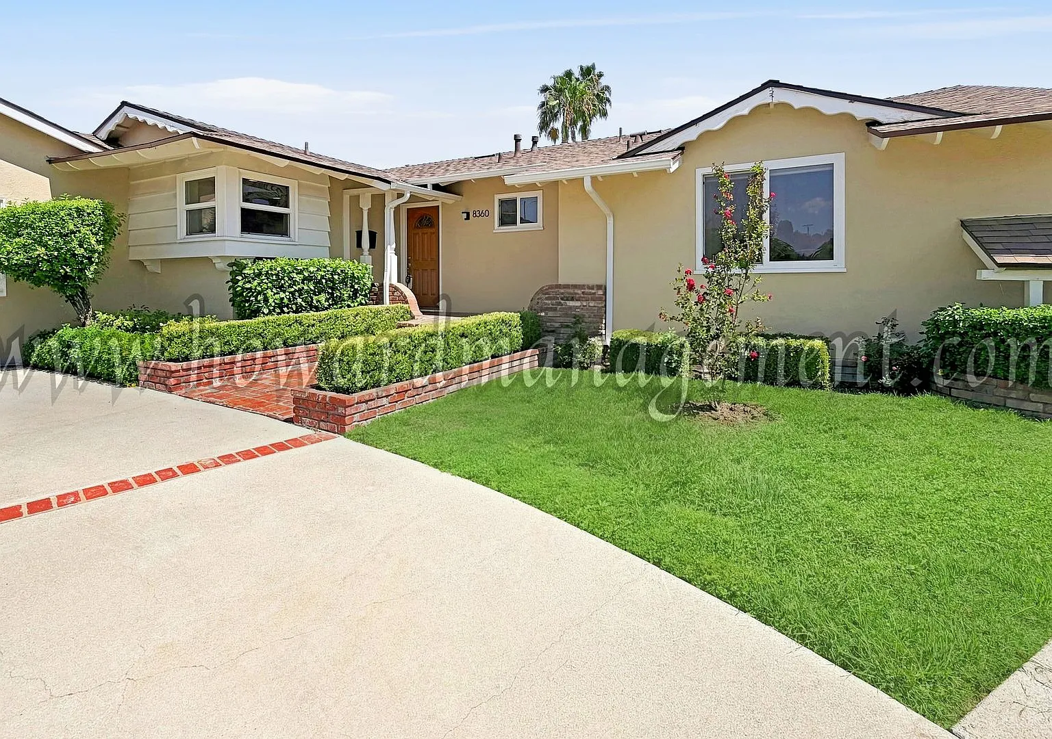 One level home with central A/C and grand backyard with pool. — Photo 1