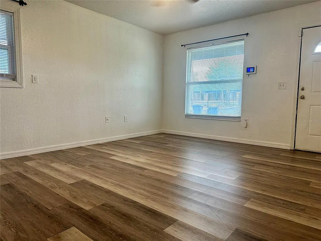 Building Photo - 847 Parkwood Ave