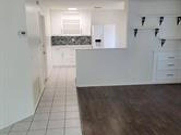 3rd image of 1050 Huntington Ct