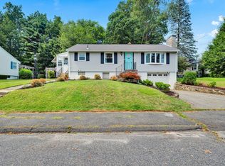 4 Saratoga Dr, Worcester, MA 01606