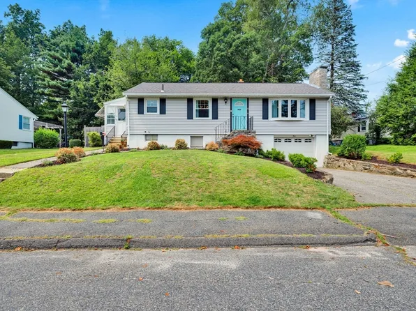 4 Saratoga Dr, Worcester, MA 01606