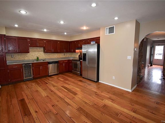 2nd image of 166 Somerset Dr #166
