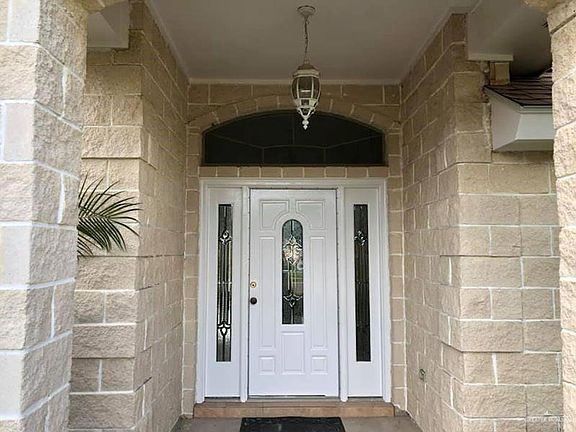 2nd image of 2705 Greenbriar Dr