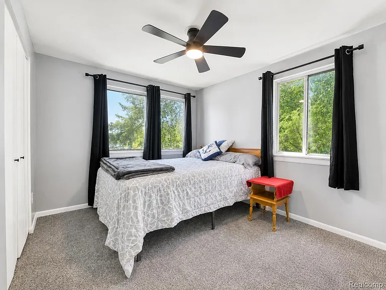 4165 Highcrest Dr — Photo 22