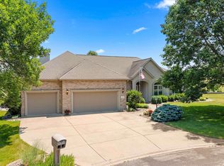 629 Country Club Ln, Pekin, IL 61554