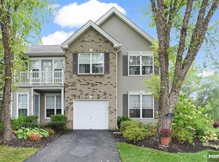 474 Green Mountain Rd, Mahwah, NJ 07430