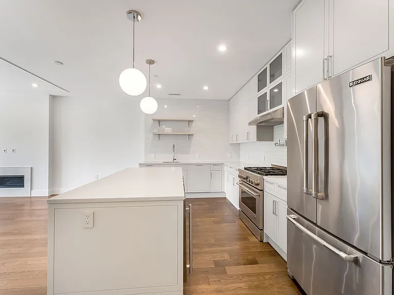 372 9th Luxury Rentals — Photo 44