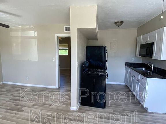 4th image of 300 Jennings Ave #304
