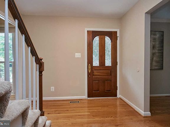 2nd image of 115 Saratoga Waye NE