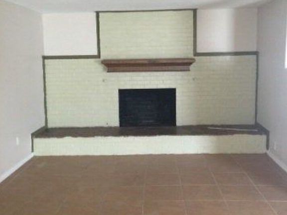 5th image of 9827 W University Blvd