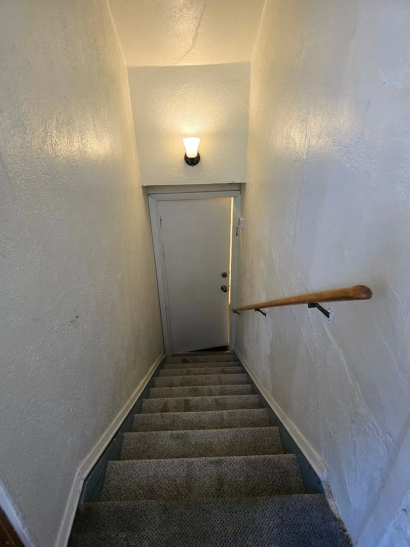 Price Reduced! Great Hill Location- 2 Bedroom 1 Bath — Photo 3