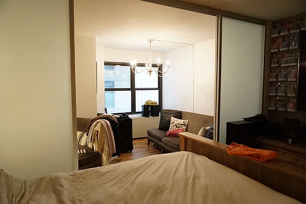 Rented by Manhattan Apartment Organization | media 85