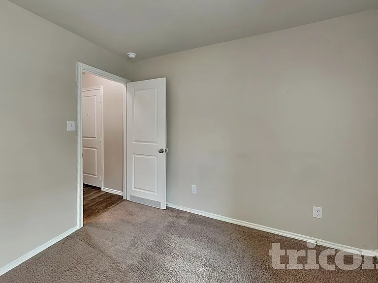 1876 Heather Glen Dr — Photo 9