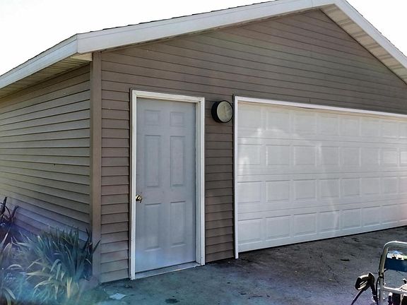 3rd image of 4265 W 136th St