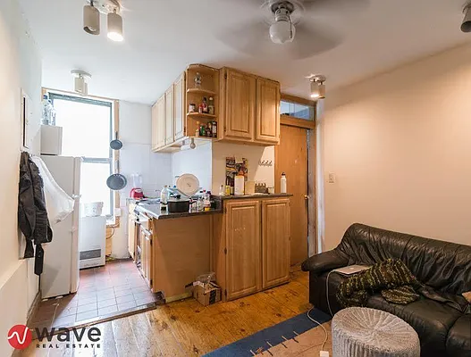 Rented by Wave Real Estate Group | media 32